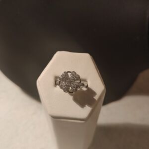 Elegant Silver Floral Ring